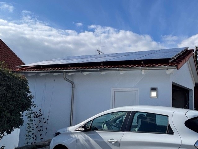 Solaranlage mit Fahrzeug